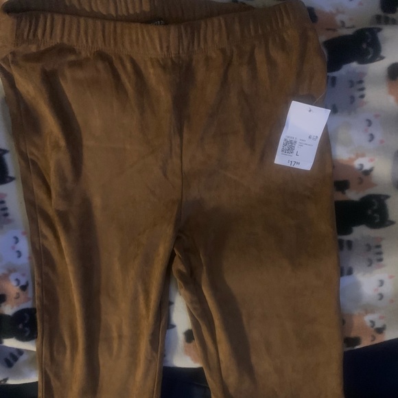 Super adorable suede pants 🥰 - Picture 3 of 5